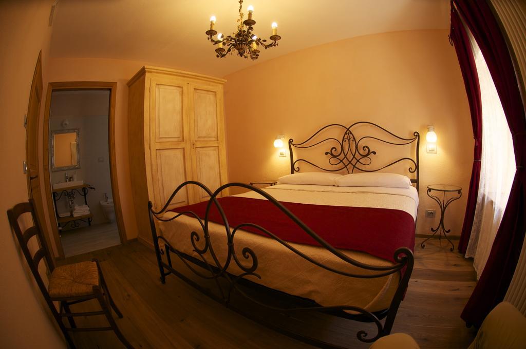 Bed and Breakfast Corte Della Maddalena Busana Pokoj fotografie